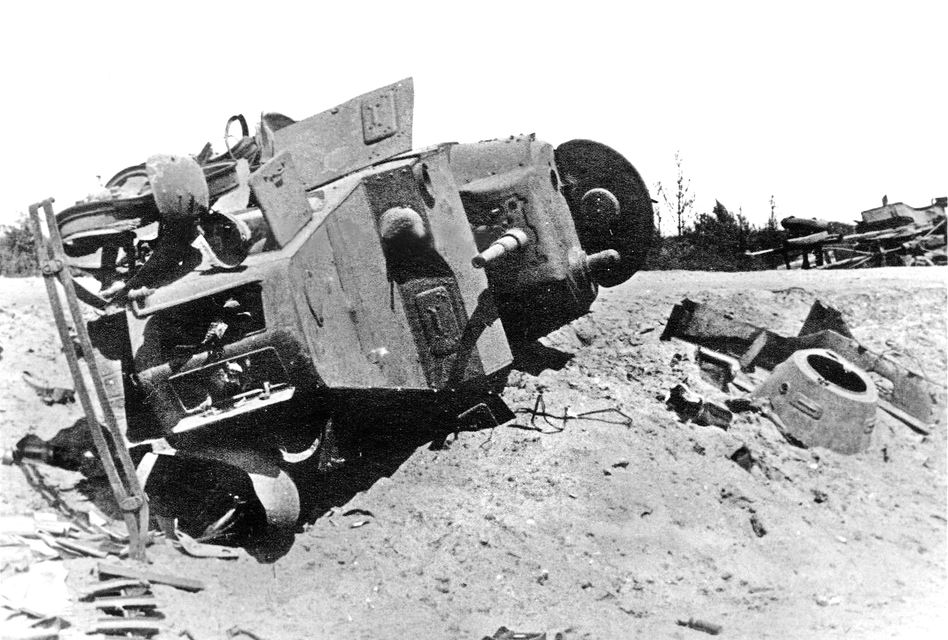 Один из бронеавтомобилей БА-10, оставленных под Белостоком
